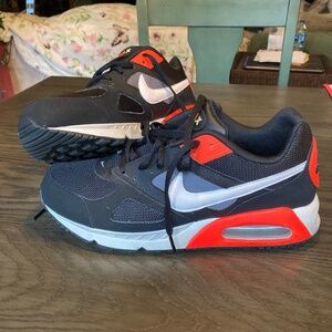 Nike Air Max IVO